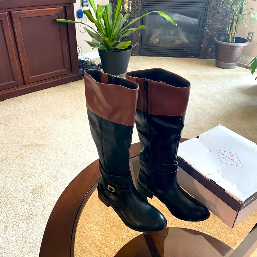 Black and brown riding Boots in a 7.5